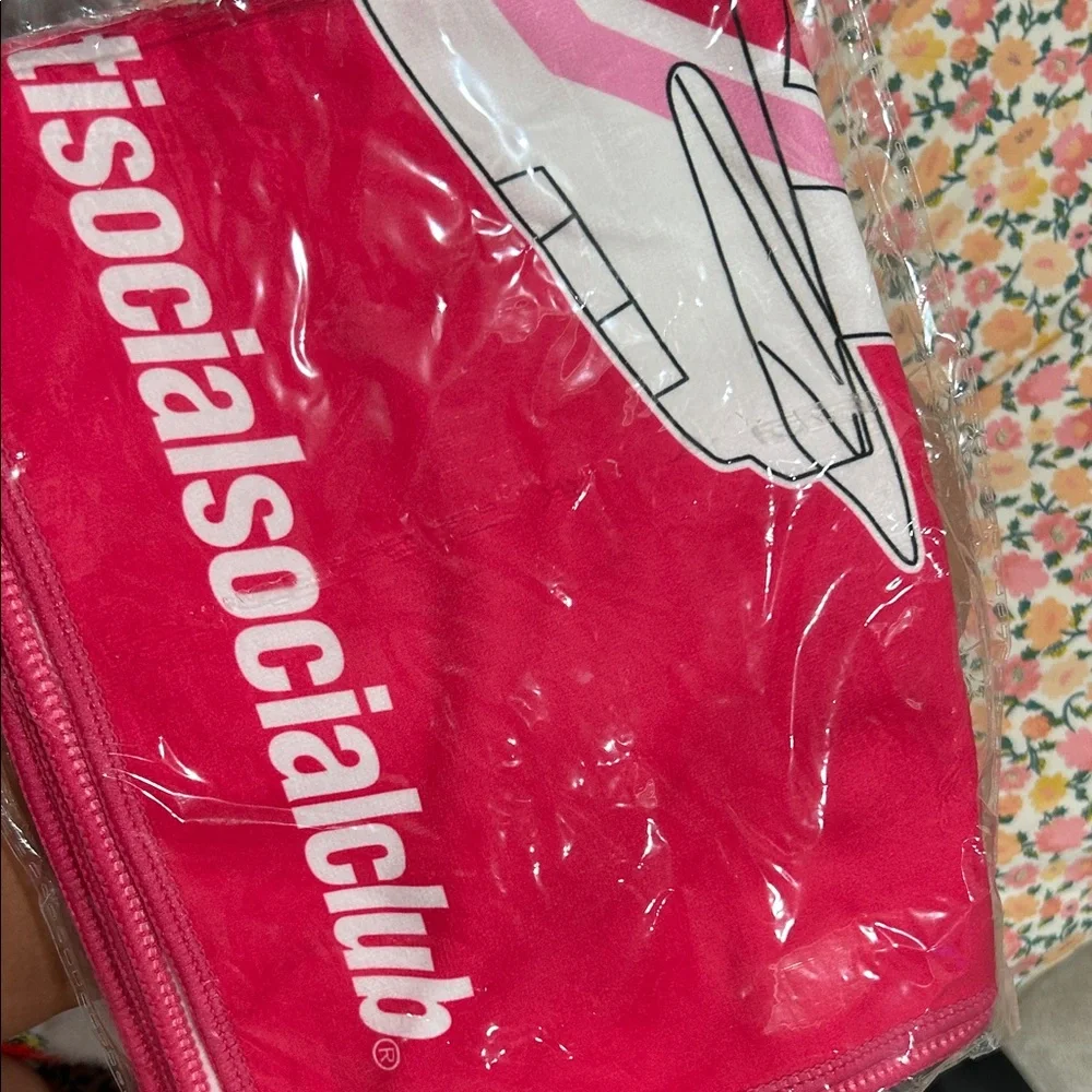 Anti Social Social Club Hot delayed pink towel